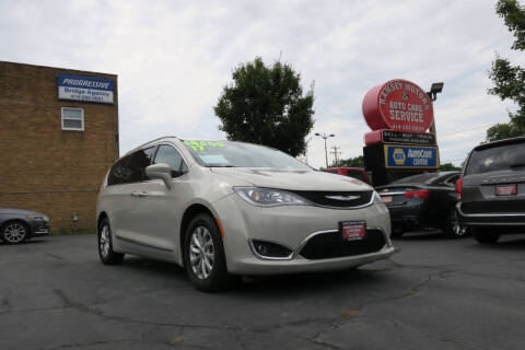 2017 Chrysler Pacifica Touring-L