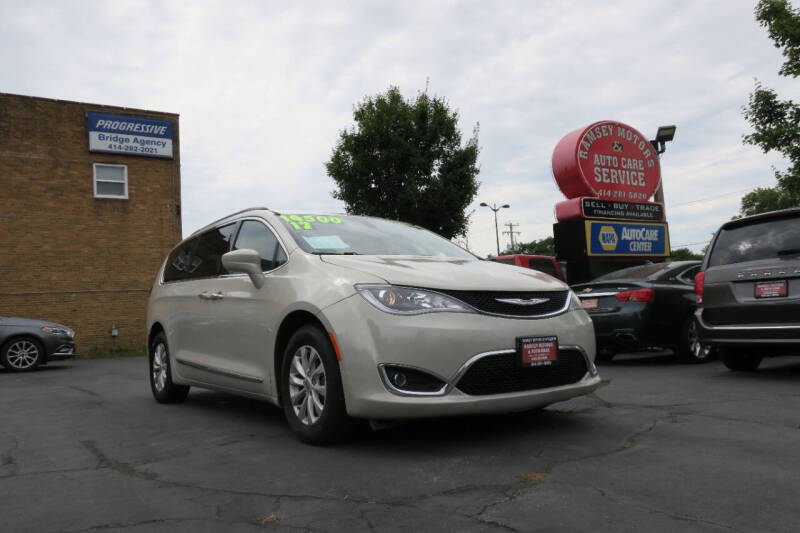 2017 Chrysler Pacifica Touring-L