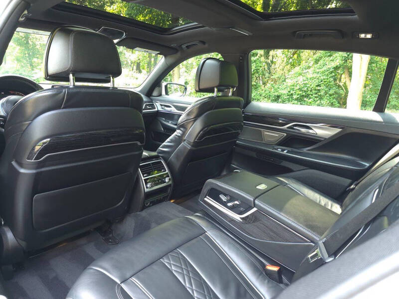 2022 BMW 7 Series 740i xDrive