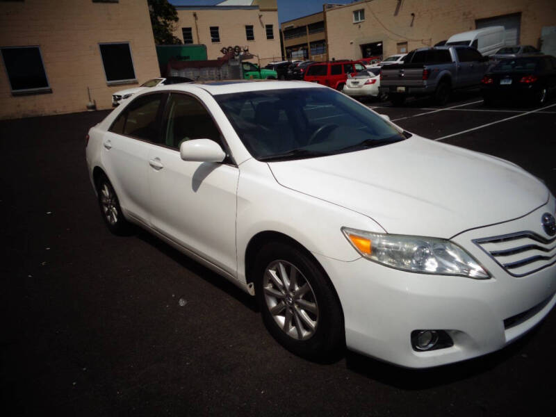 2011 Toyota Camry XLE photo 3