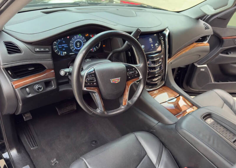 2017 Cadillac Escalade Luxury