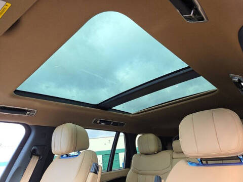 2025 Land Rover Range Rover P400 SE LWB