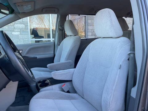2015 Toyota Sienna LE 8-Passenger