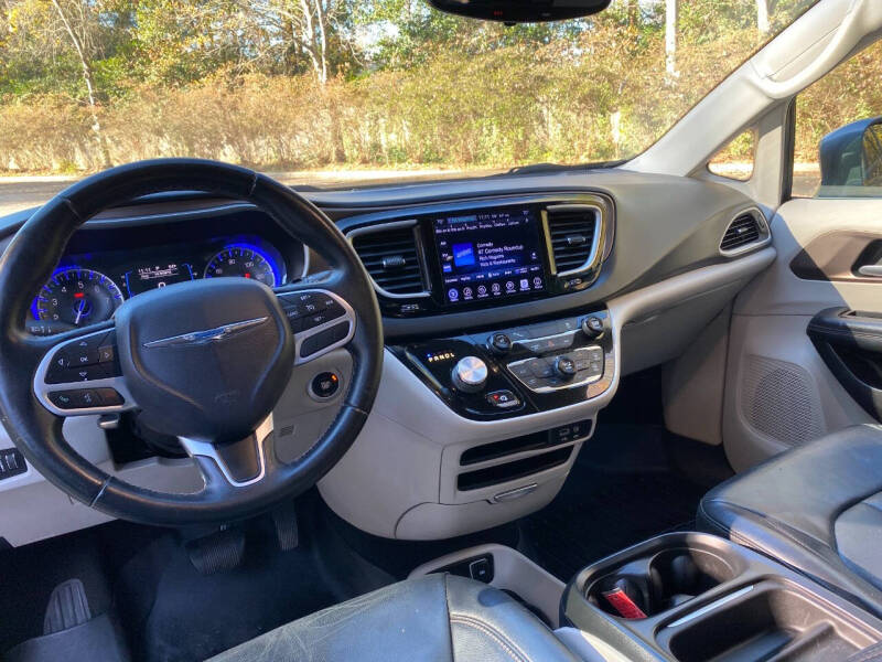 2017 Chrysler Pacifica Touring-L