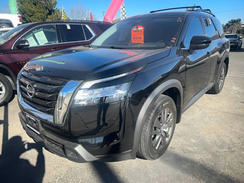 2022 Nissan Pathfinder SV