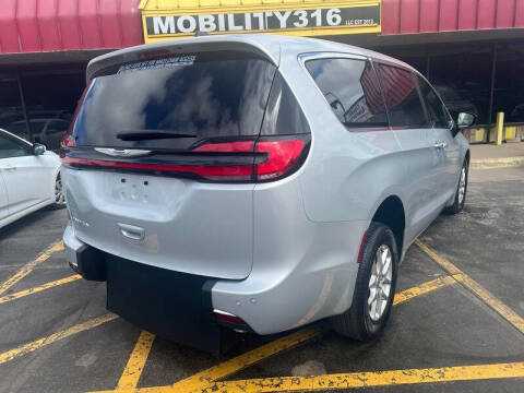 2024 Chrysler Pacifica Touring