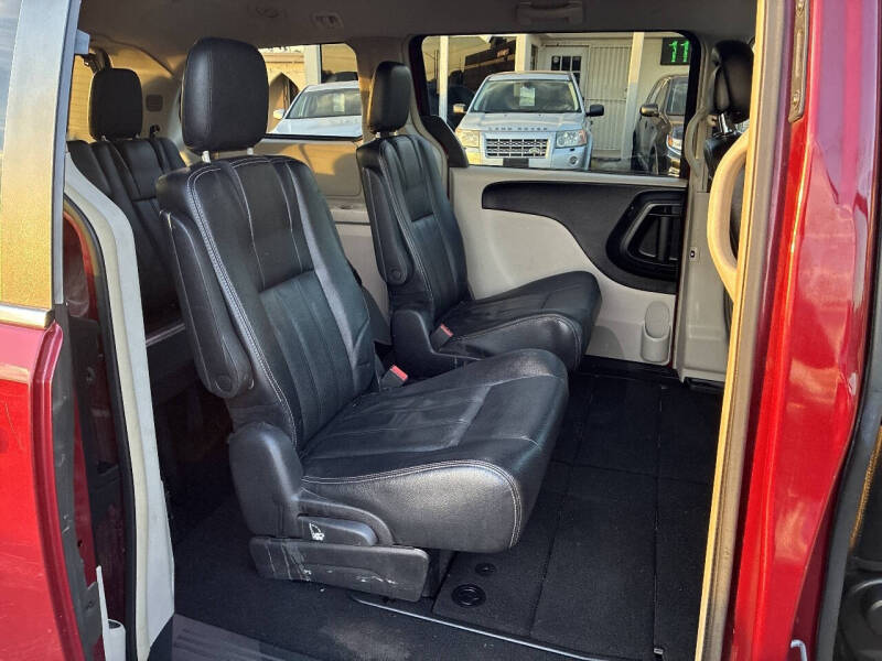 2016 Chrysler Town and Country Touring