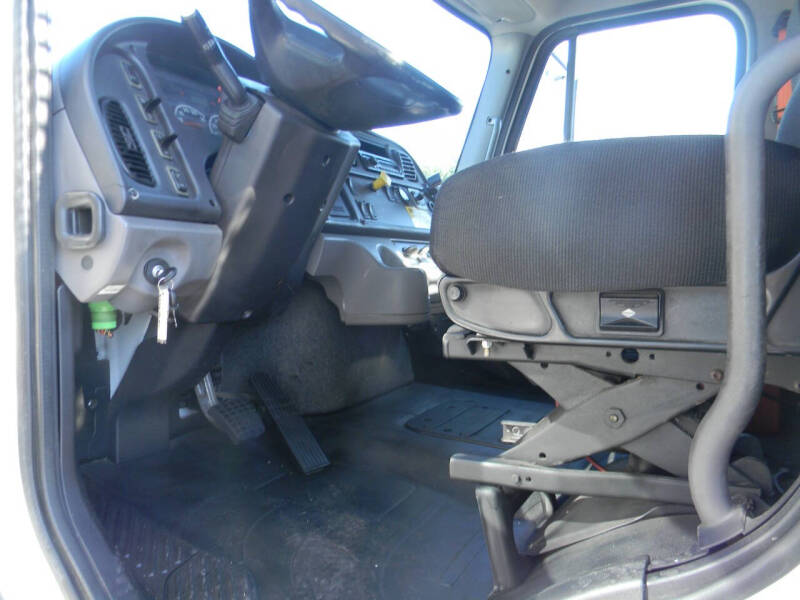 2015 Freightliner M2 106