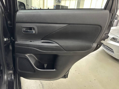 2020 Mitsubishi Outlander ES