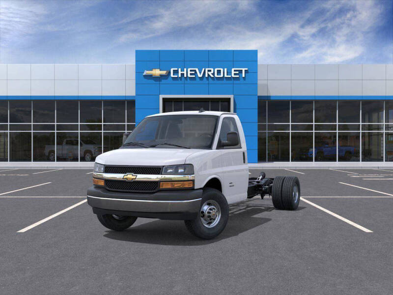 2025 Chevrolet Express 3500