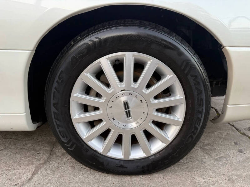 2004 Lincoln Town Car Ultimate