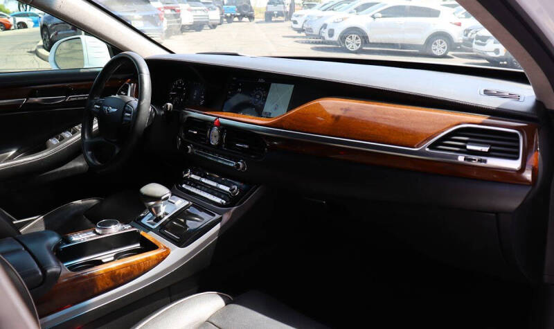 2017 Genesis G90