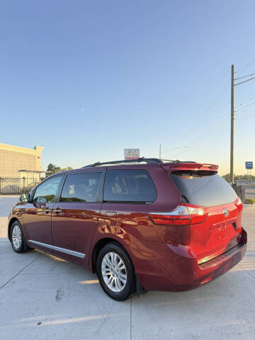 2015 Toyota Sienna XLE 7-Passenger Auto Access Seat