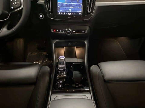 2025 Volvo XC40 B5 Plus Bright Theme