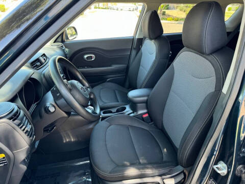 2017 Kia Soul +