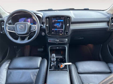 2023 Volvo XC40 B5 Plus Bright Theme