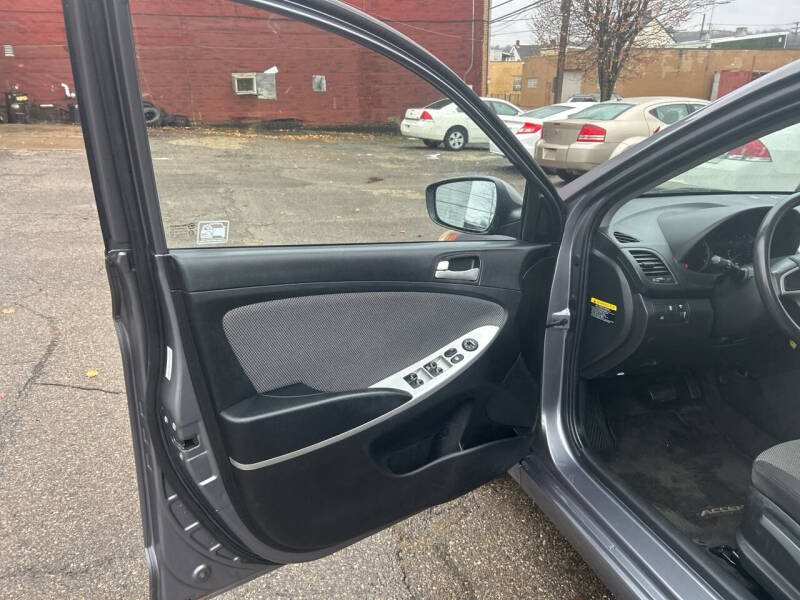 2013 Hyundai Accent GS