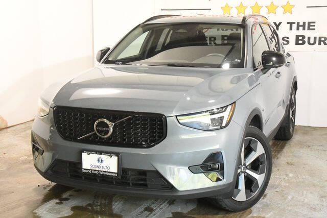 2023 Volvo XC40 B4 Ultimate Dark Theme