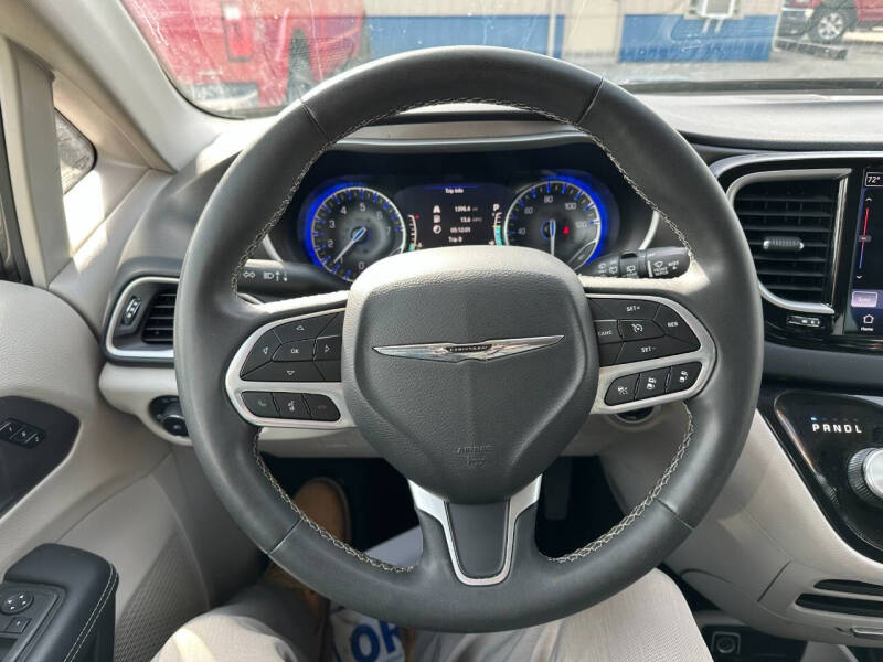 2023 Chrysler Pacifica Touring L