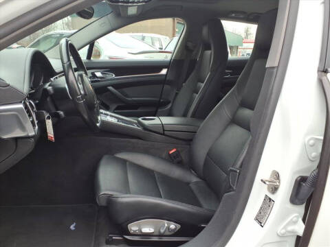 2015 Porsche Panamera 4