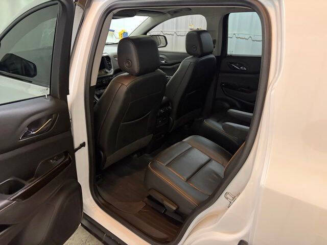 2022 GMC Acadia AT4