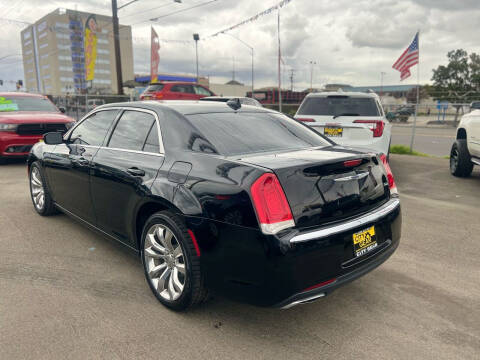 2018 Chrysler 300 Touring