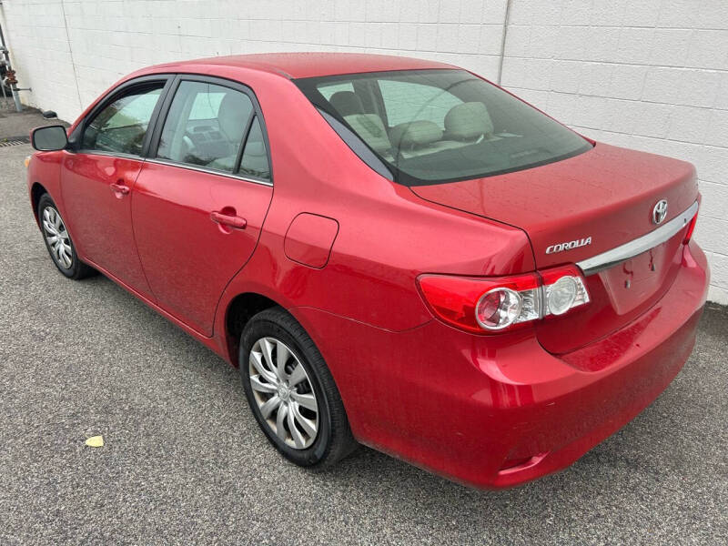 2013 Toyota Corolla LE photo 10