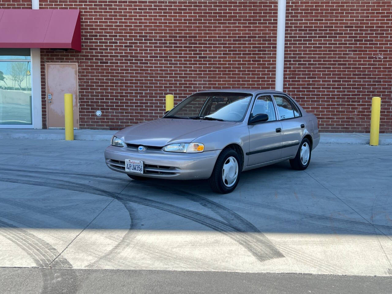 2001 Chevrolet Prizm for sale at R&G Auto Sales in Tujunga, CA