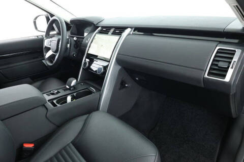 2024 Land Rover Discovery P300 S