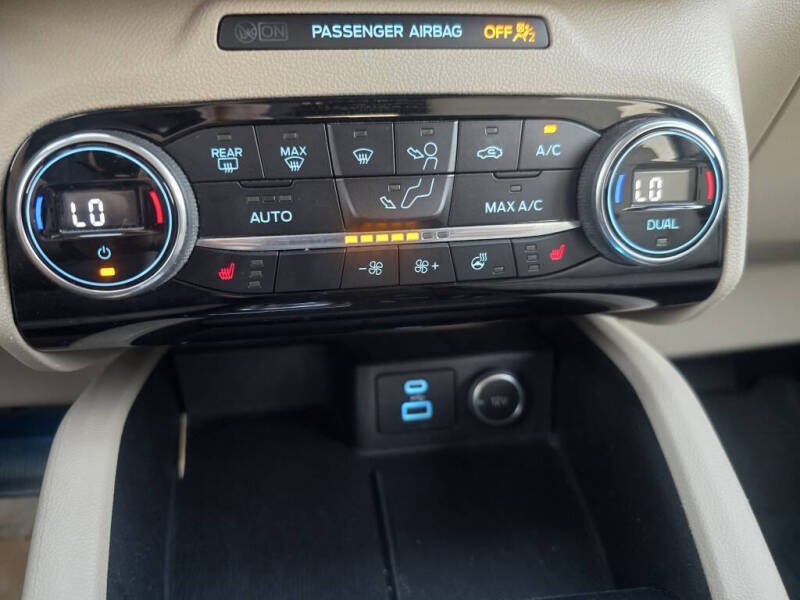 2021 Ford Escape Hybrid Titanium