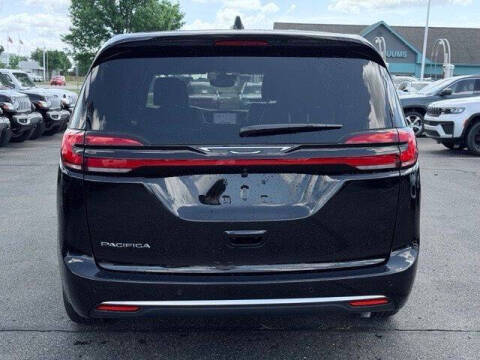 2027 Chrysler Pacifica Select