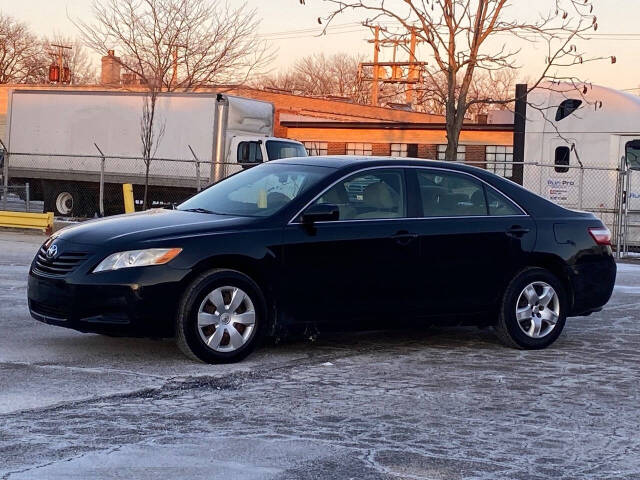 2007 Toyota Camry for sale at Ideal Cars LLC in Skokie, IL