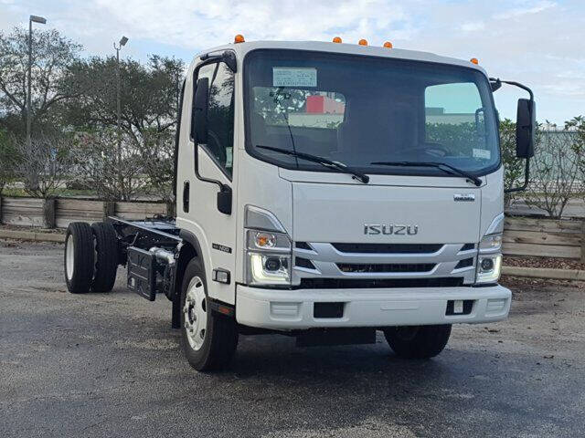 2023 Isuzu NRR