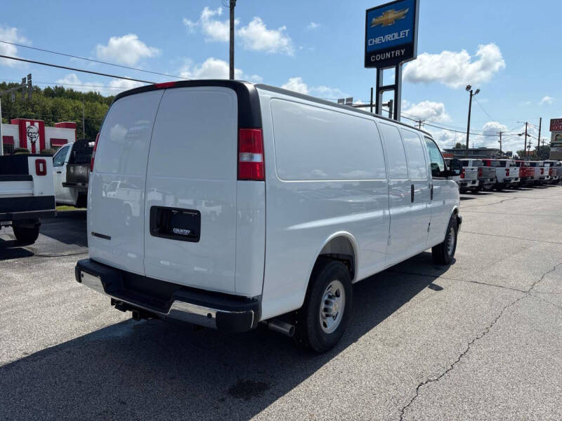 2025 Chevrolet Express 3500