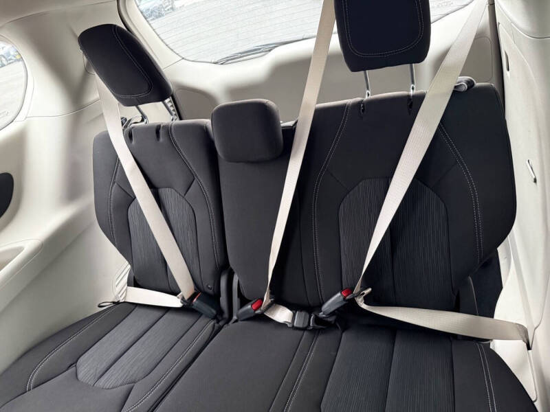 2021 Chrysler Voyager L