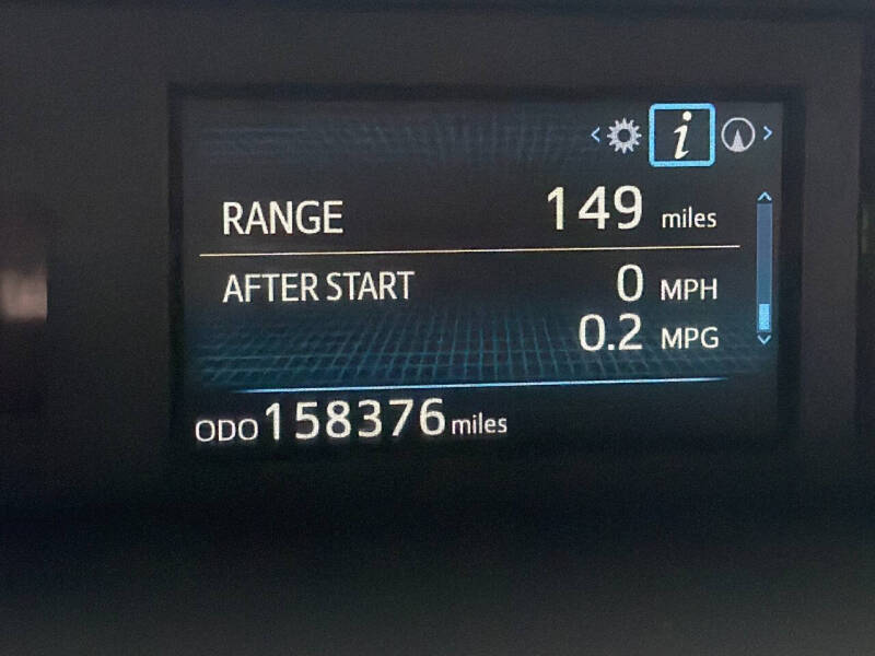 2017 Toyota Prius v Five