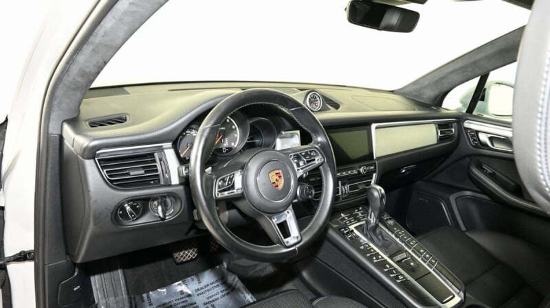 2021 Porsche Macan Turbo