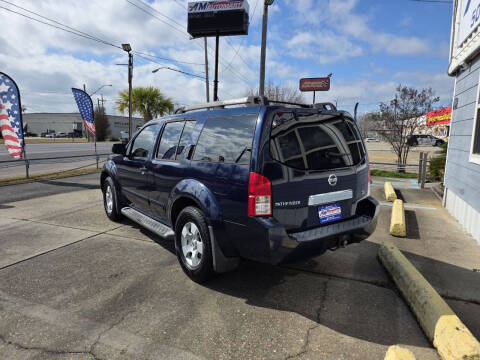 2006 Nissan Pathfinder LE