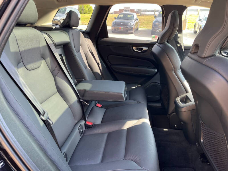 2025 Volvo XC60 B5 Plus Dark Theme