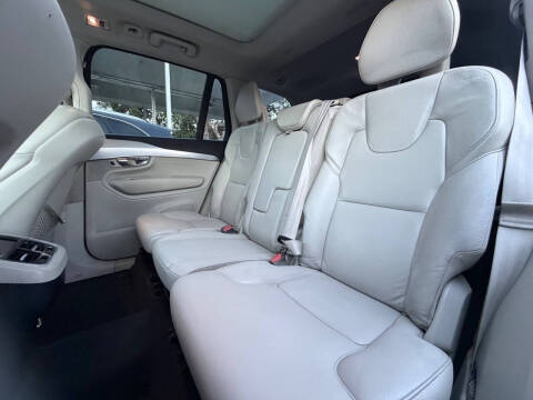 2017 Volvo XC90 T6 Momentum