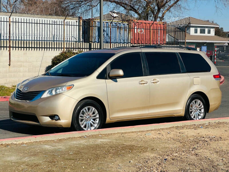 2011 Toyota Sienna for sale at GALAXY AUTO DEALS INC in Sacramento CA