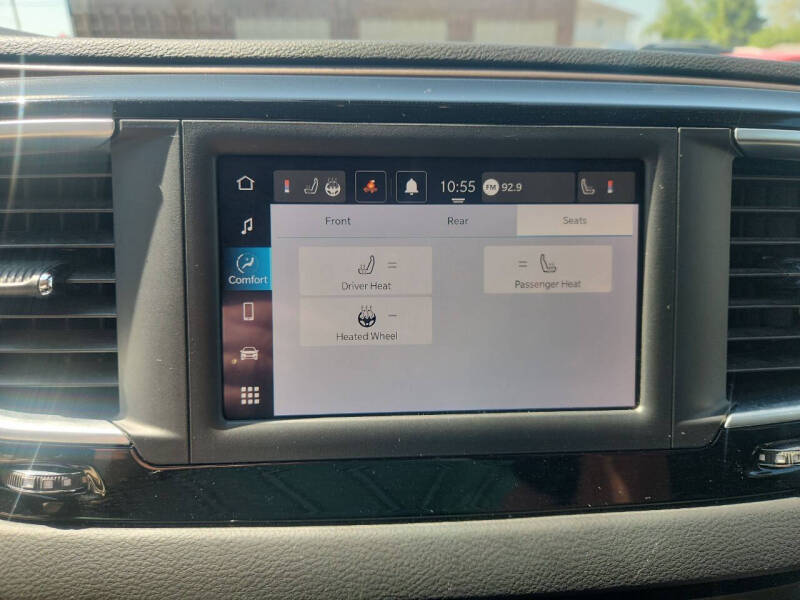 2023 Chrysler Voyager LX