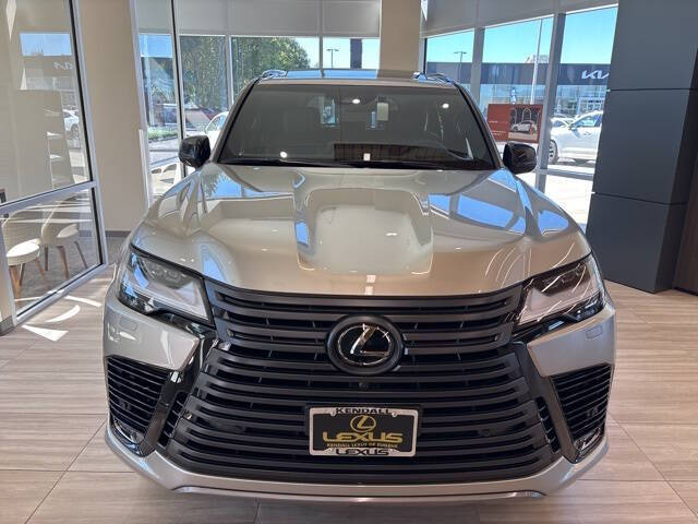 2025 Lexus LX 700h Luxury