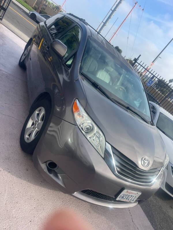 2012 Toyota Sienna LE