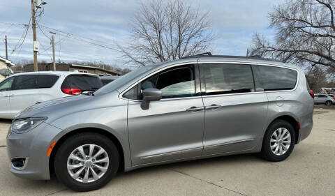 2017 Chrysler Pacifica for sale at Zacatecas Motors Corp in Des Moines IA