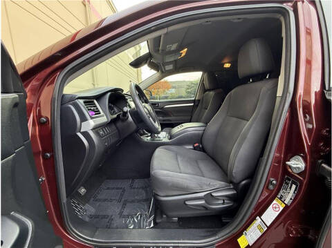 2017 Toyota Highlander LE