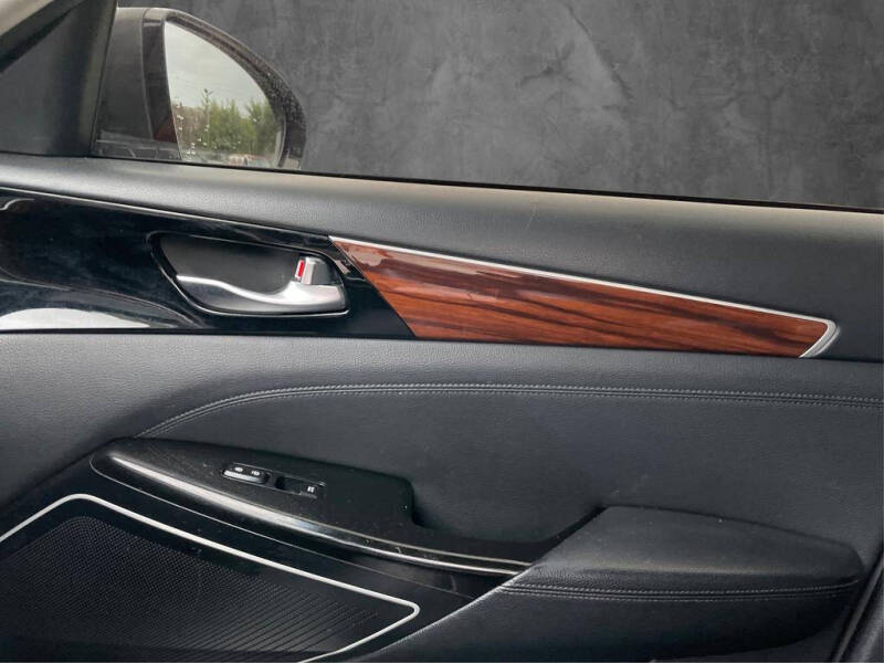 2017 Kia Cadenza Premium