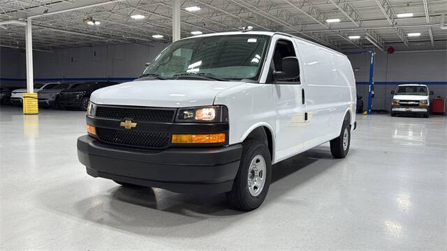 2025 Chevrolet Express 3500