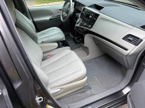 2011 Toyota Sienna LE 8-Passenger