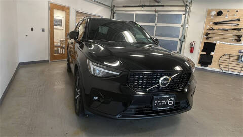 2023 Volvo XC40 B5 Plus Dark Theme